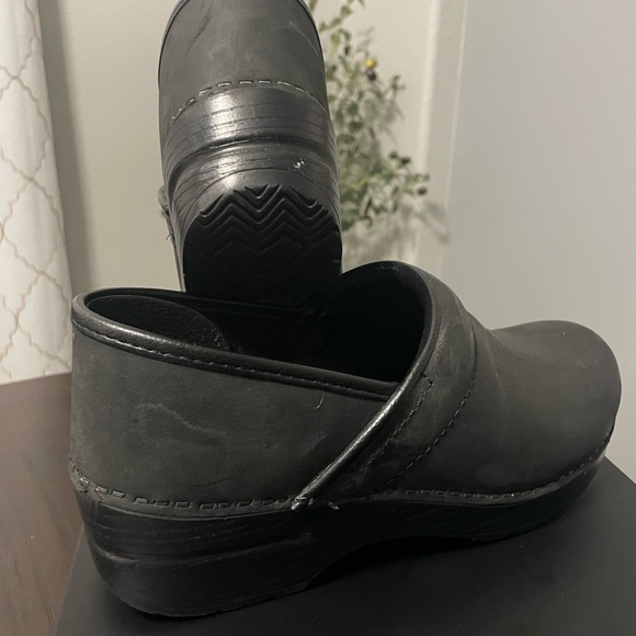 Dansko Black Leather Professional Clogs Slip-On Mules Size 38 fit 7.5-8 - Picture 3 of 7